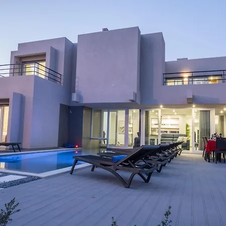 Villa In Armacao De Pera With Garden * Armacao de Pera