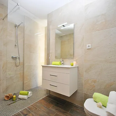 Villa In Armacao De Pera With Garden *