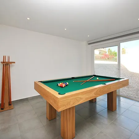 Villa Villa In Armacao De Pera With Garden Armação de Pêra